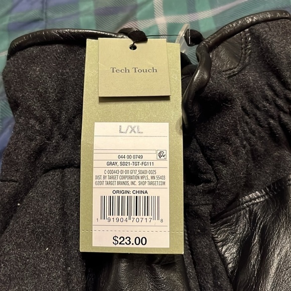 NWT Goodfellow tech touch winter gloves. - Picture 4 of 4